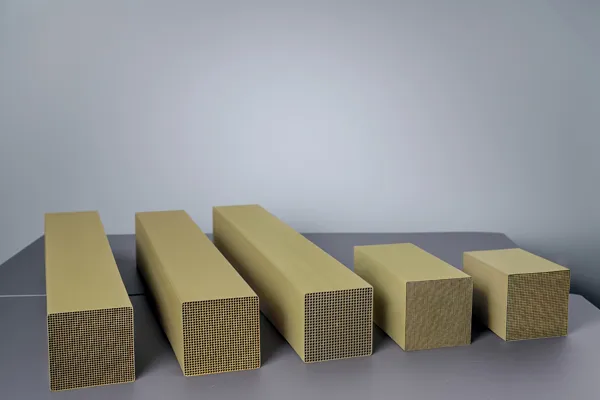 low temperature scr catalyst for use